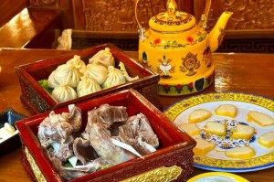 川藏线吃饭避坑攻略_景区餐饮不被宰，川藏线带什么吃的？