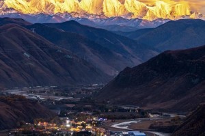 川藏线新都桥攻略_摄影天堂最佳机位，川藏线新都桥海拔