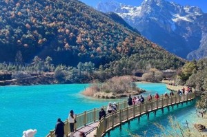 丽江蓝月谷攻略_无需滤镜的拍照机位，丽江蓝月谷游玩攻略