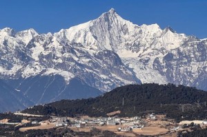 云南摄影攻略_梅里雪山日照金山拍摄参数？梅里雪山日照金山的视频？