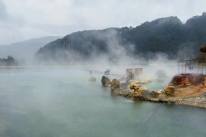 国内温泉旅游攻略天然温泉推荐，国内天然温泉比较多的城市？