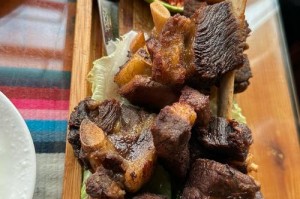 川藏线鲁朗小镇攻略_石锅鸡及田园风光，鲁朗小镇露营？