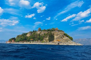 抚仙湖禄充风景区攻略_笔架山与帆船体验？抚仙湖禄充村简介？