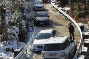 川藏线冬季旅游攻略_雪景路况及防滑建议，冬季走川藏线怎么样