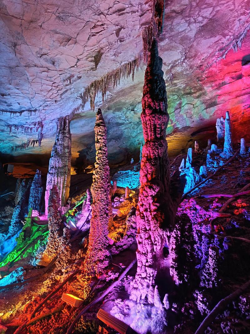 最著名的前十溶洞景点排名(前十溶洞景点排名)