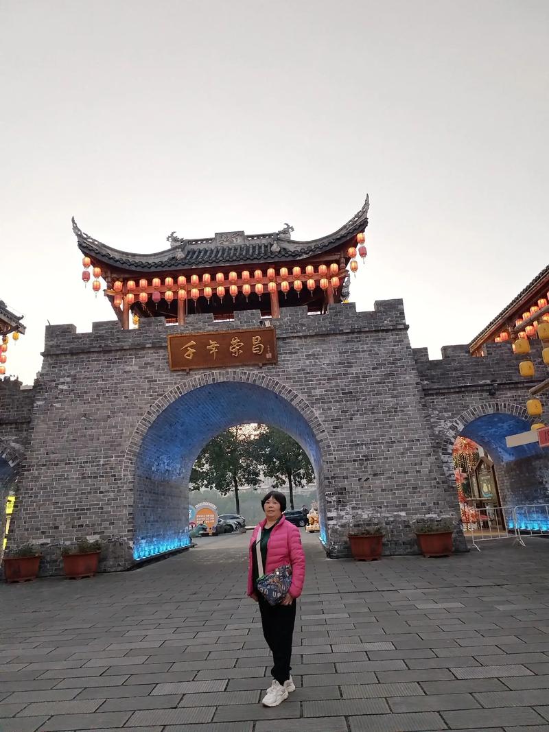 去荣昌万灵古镇打卡,有哪些推荐的线路?