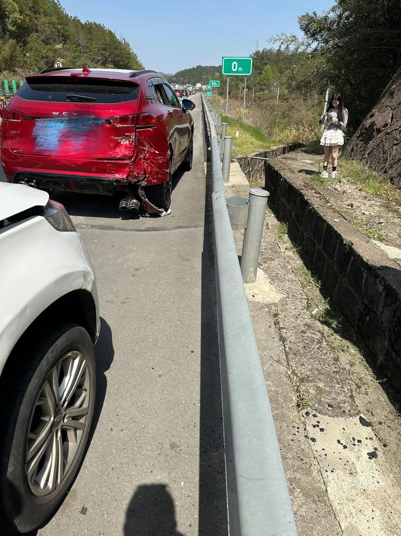 川藏线上遇到这三种女孩蹭车,大多数老司机连车都不停