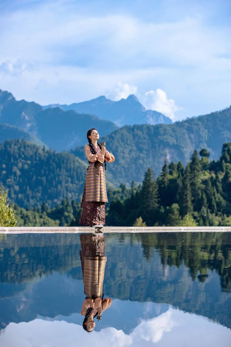 夏季去梅里雪山游玩拍照的指南是什么?