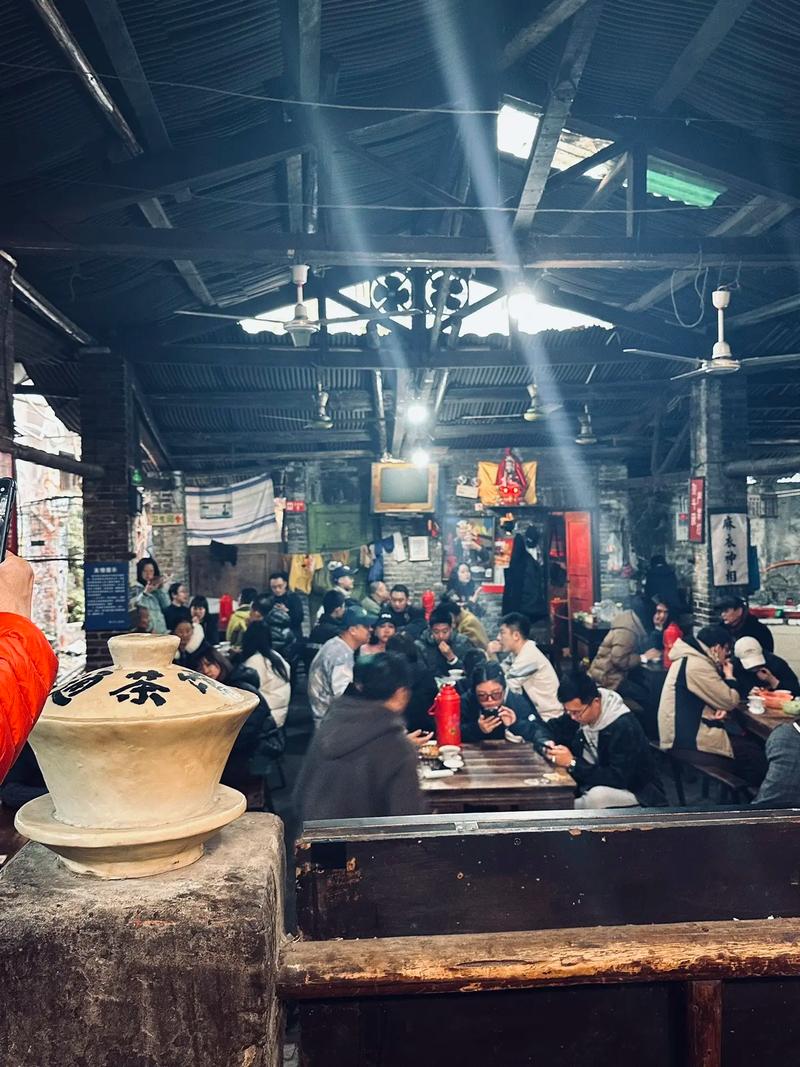 重庆交通茶馆,一个几十年的老茶馆。