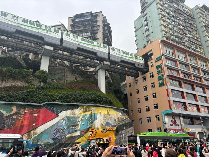 重庆李子坝有哪些拍照很出片的地点?