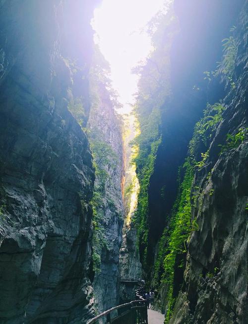 武陵山大裂谷有露营的地方吗